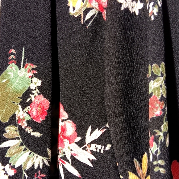 Maurices EUC Women's Open Jacket, Vanity Size 2 (20/22) Black, Pink Floral - Picture 4 of 8